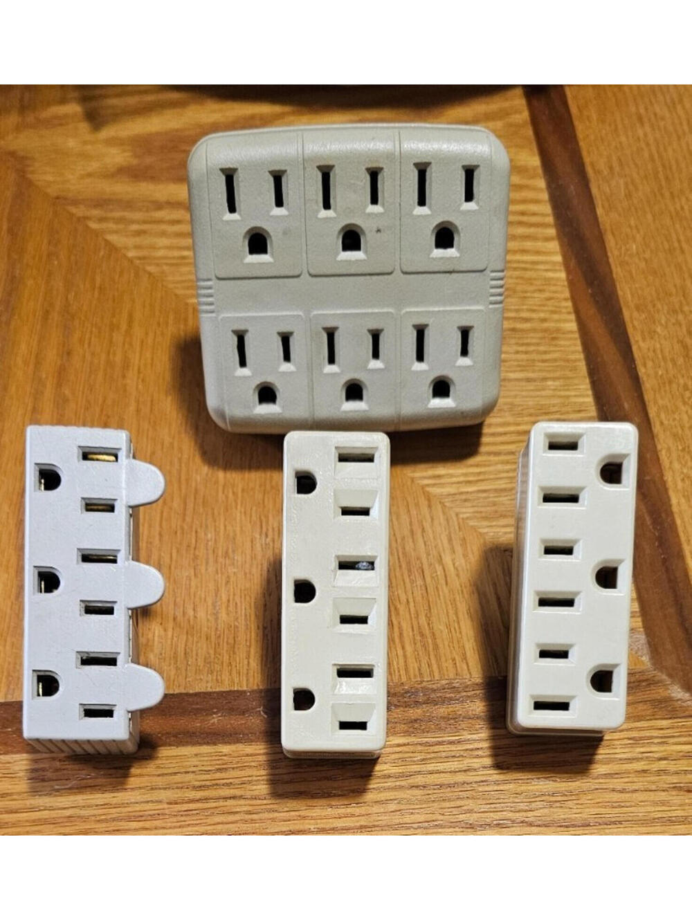 LOT OF 4 MIXED Plug Male Outlet, 15A 125V -Litesun/GE/Leviton